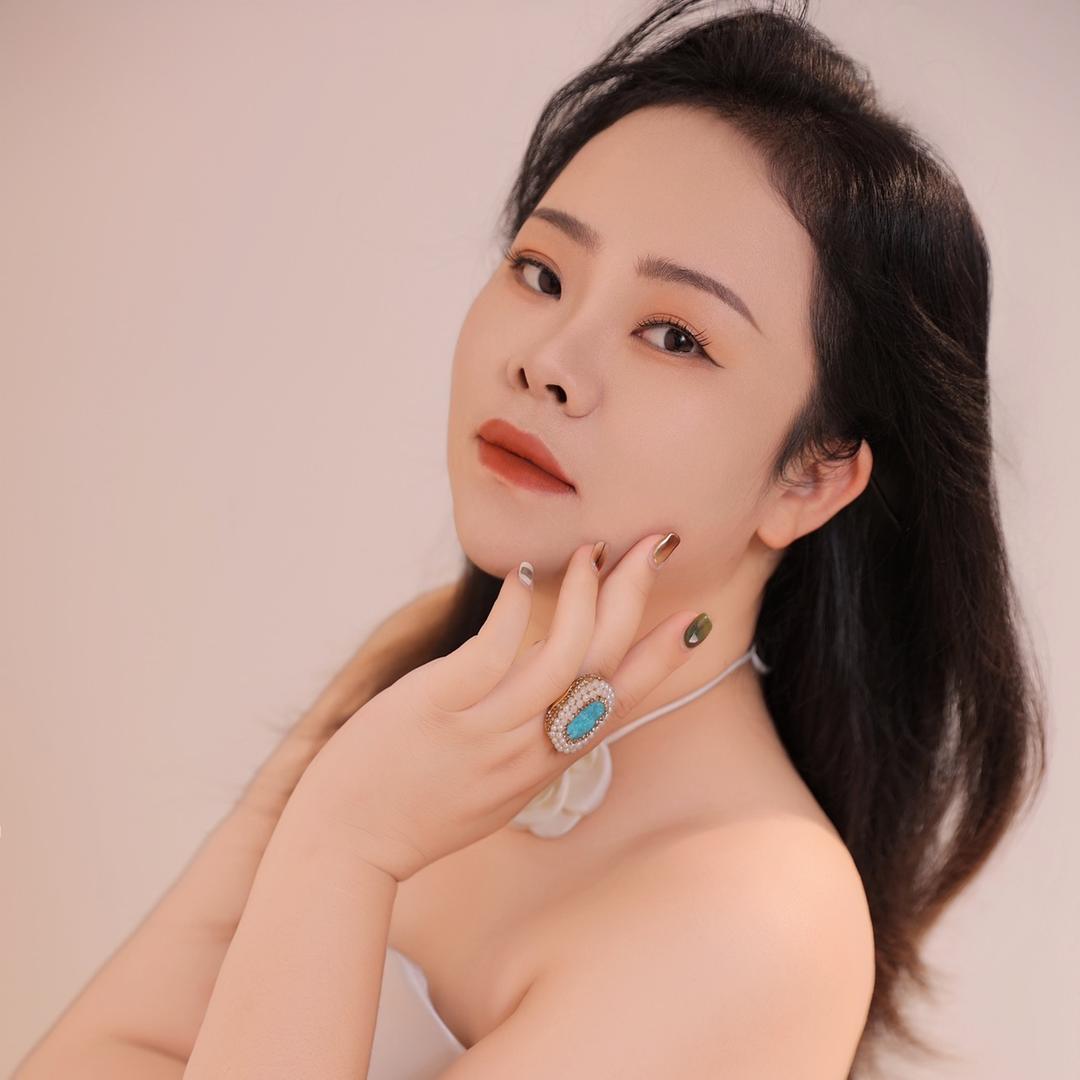 禾亿盛素颜肌何艳