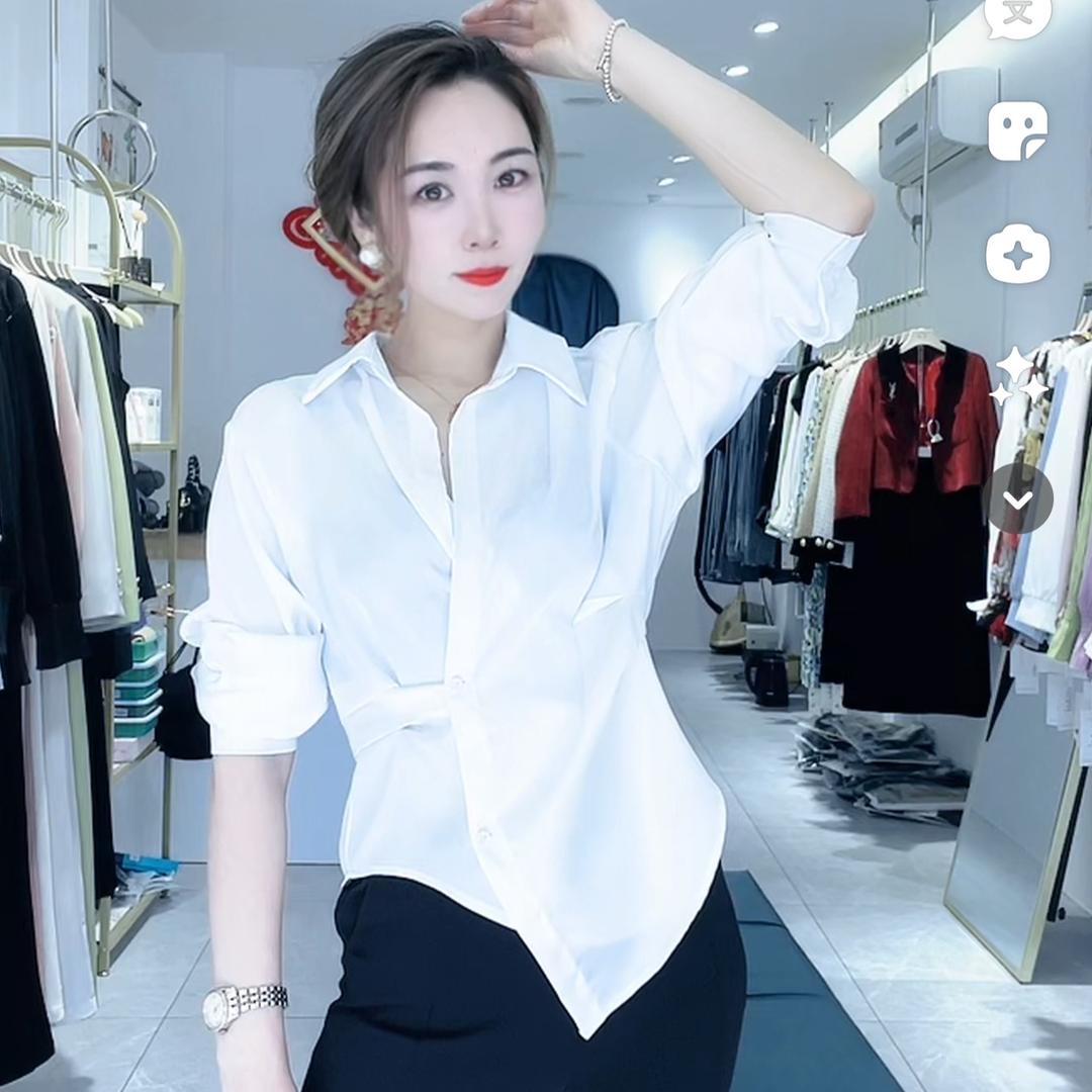 佳丽(穿搭在橱窗)