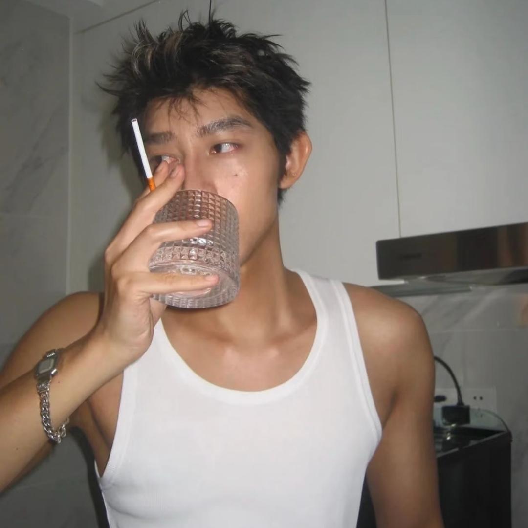 午夜忧郁纯情少男