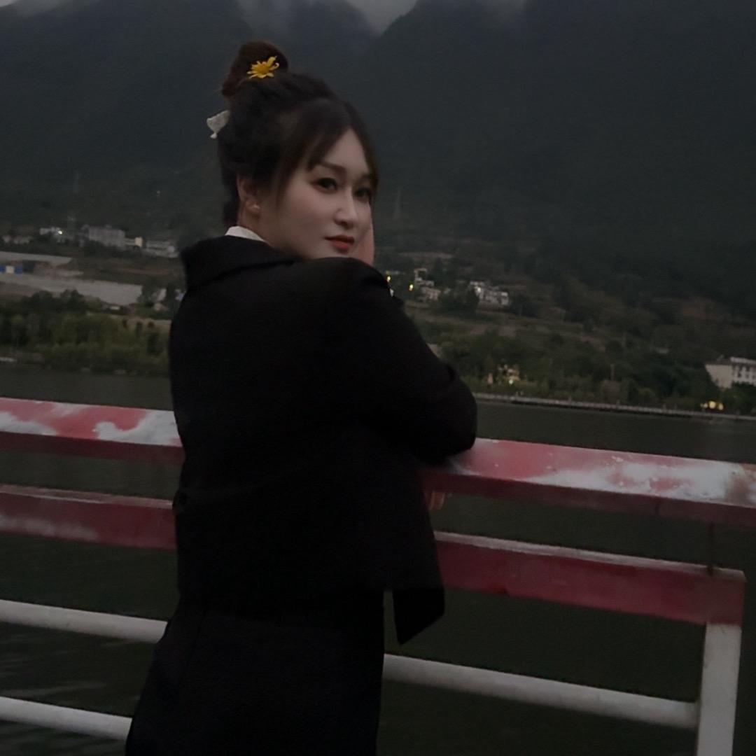 小女孩👧🏻。