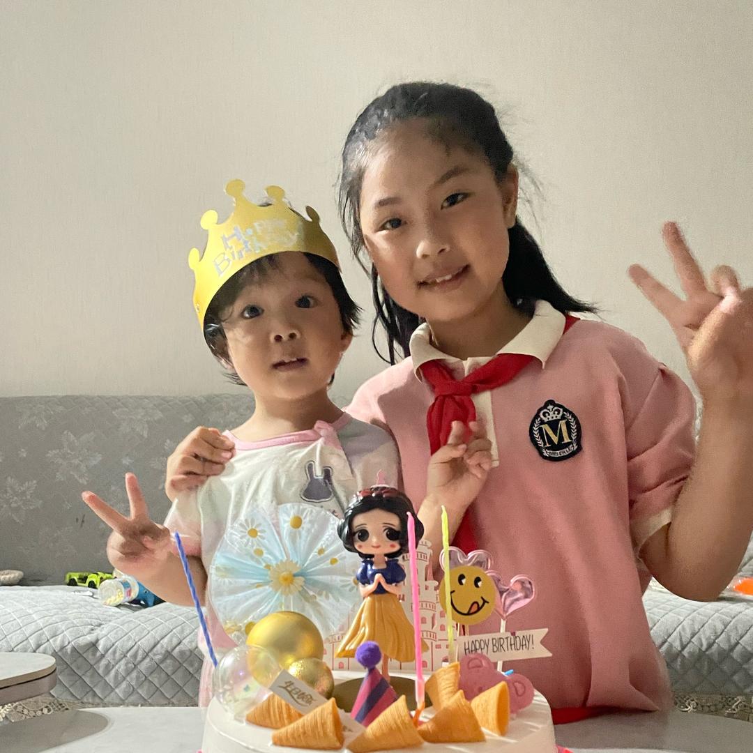 梦婧👨‍👩‍👧‍👧