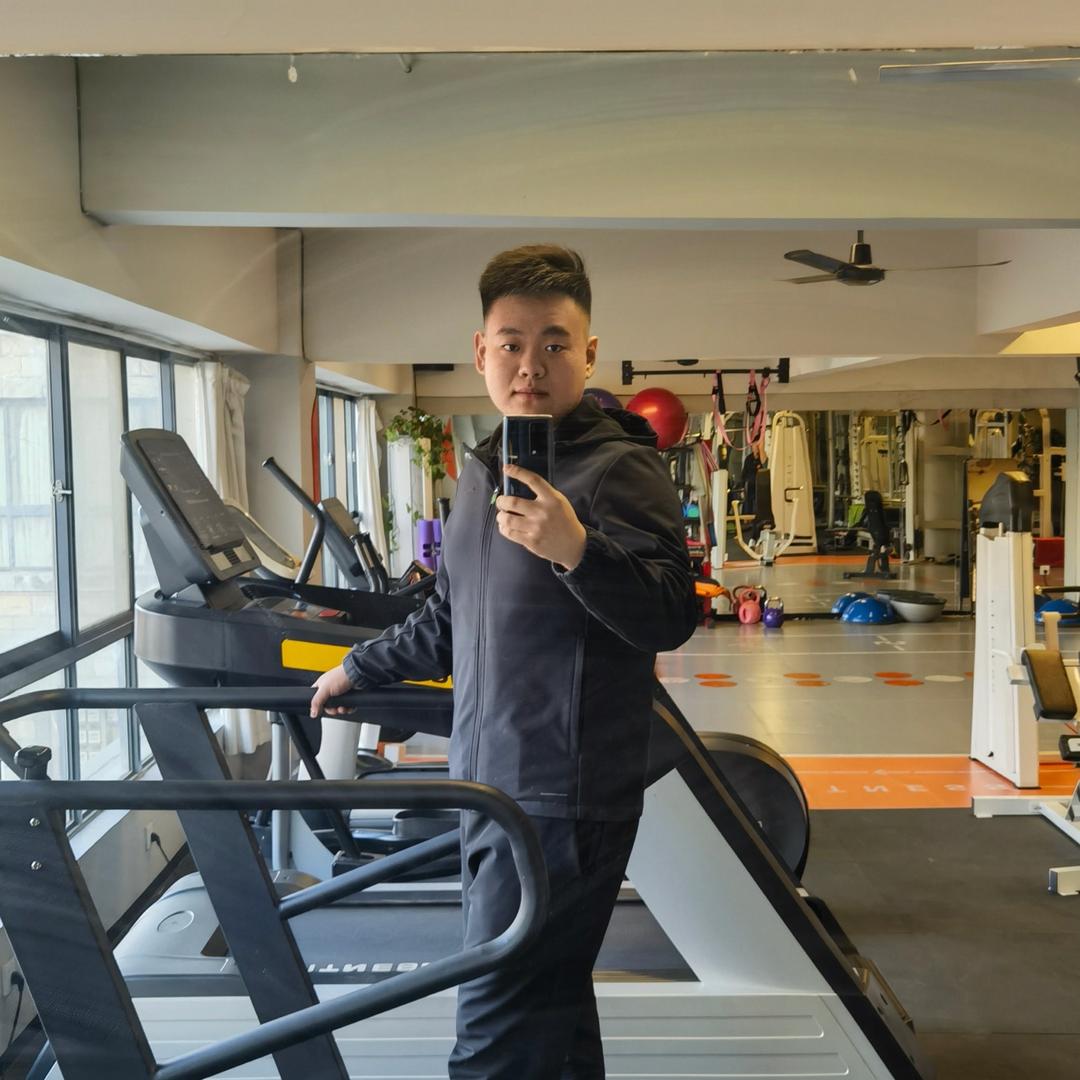 临朐君逸名车 吕忻泽