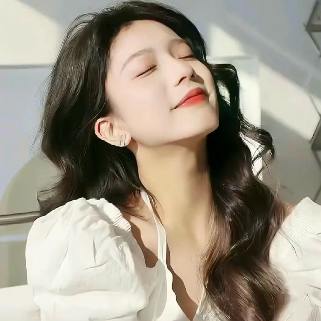 单身小姐姐👇商品在橱窗