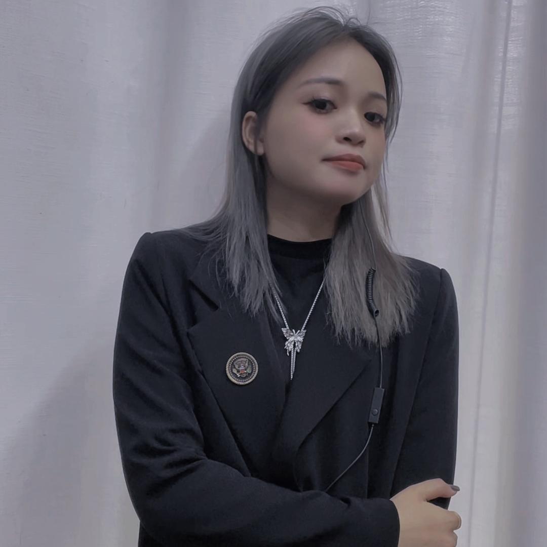 灵山发型师二姑娘