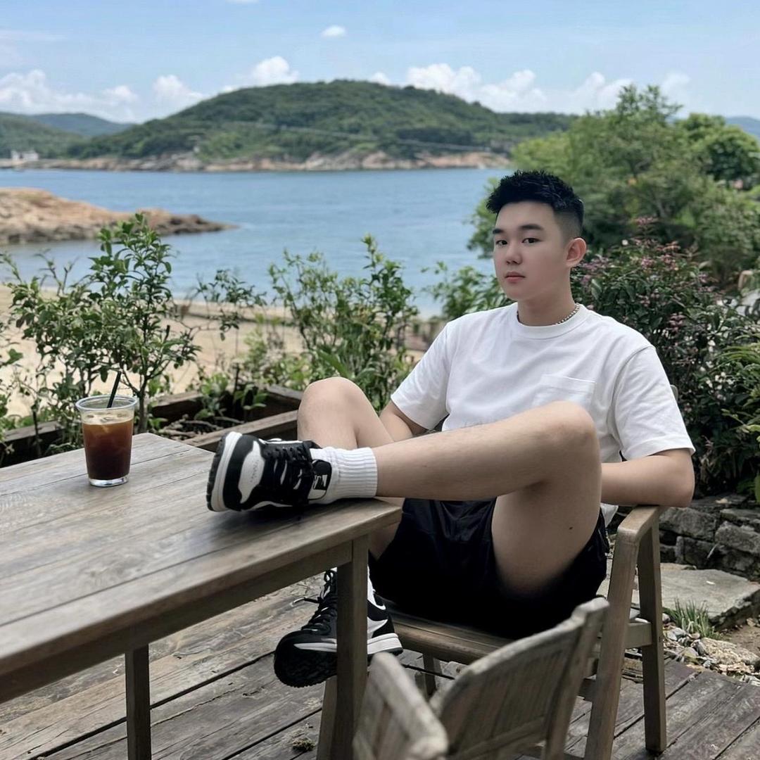 9颗珠子的男人。