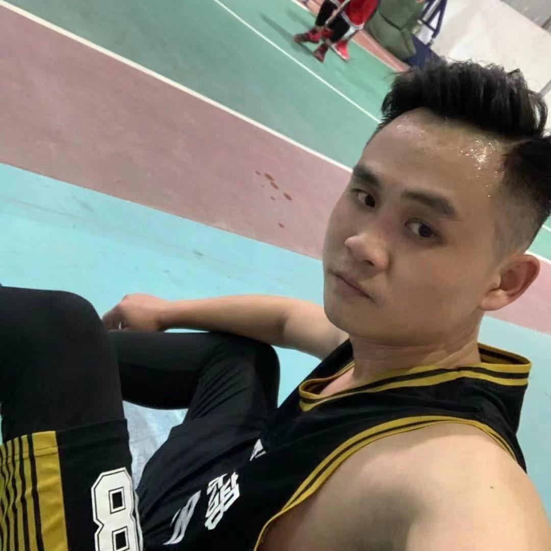 爱篮球的大叔