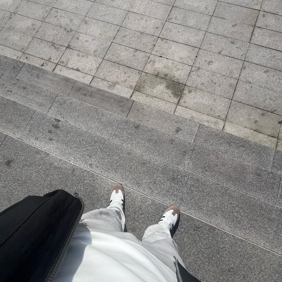 关.