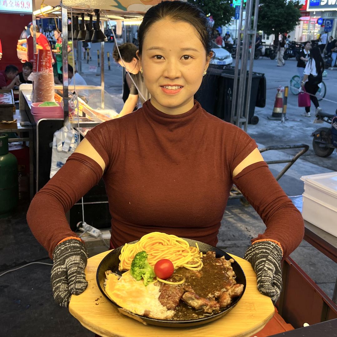 林妹妹摆摊做牛排vlog