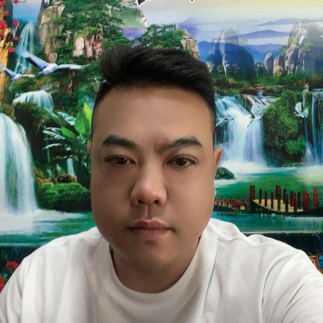 一只熊（越努力越幸运）