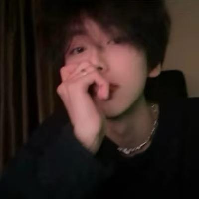 默