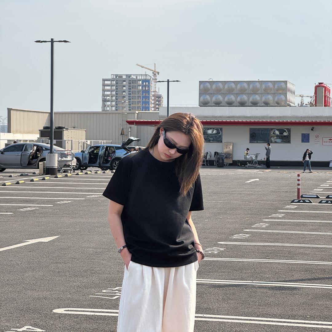 两只脑虎潮牌服饰