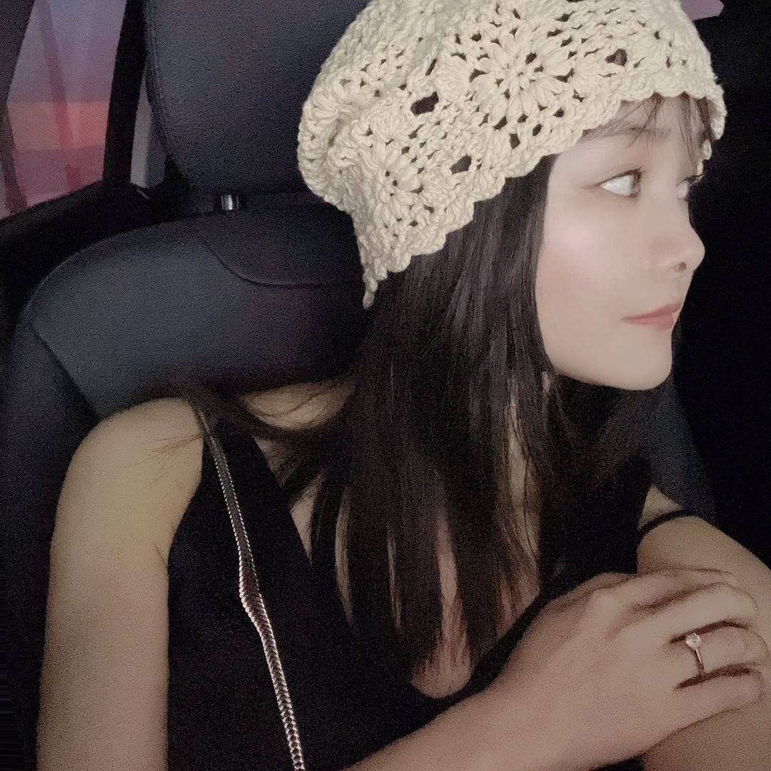石榴树下的喵