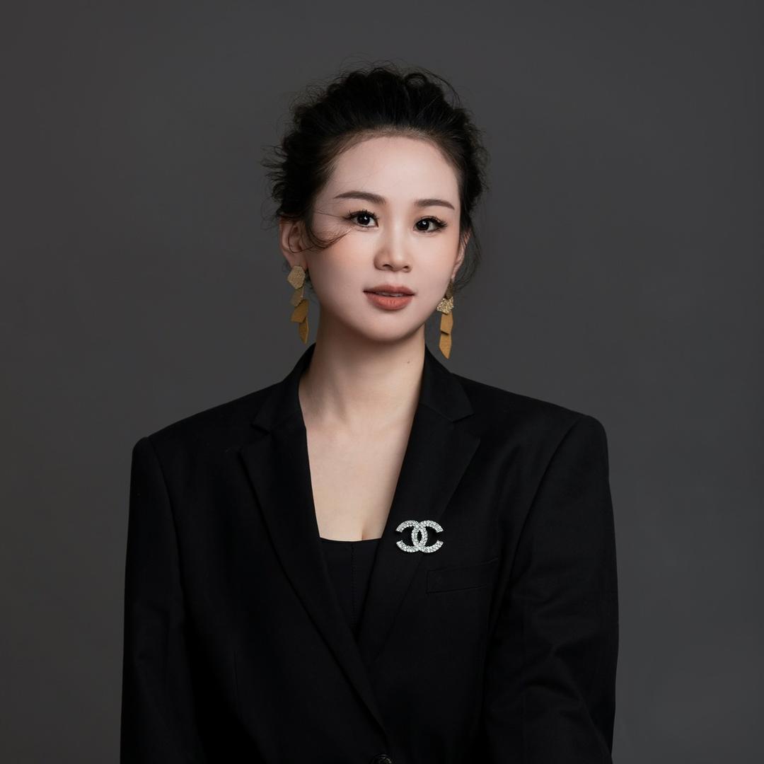 申倩倩.