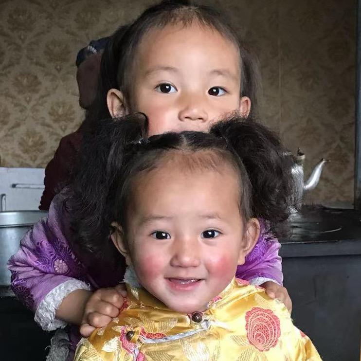 小宝宝姐妹👭玩