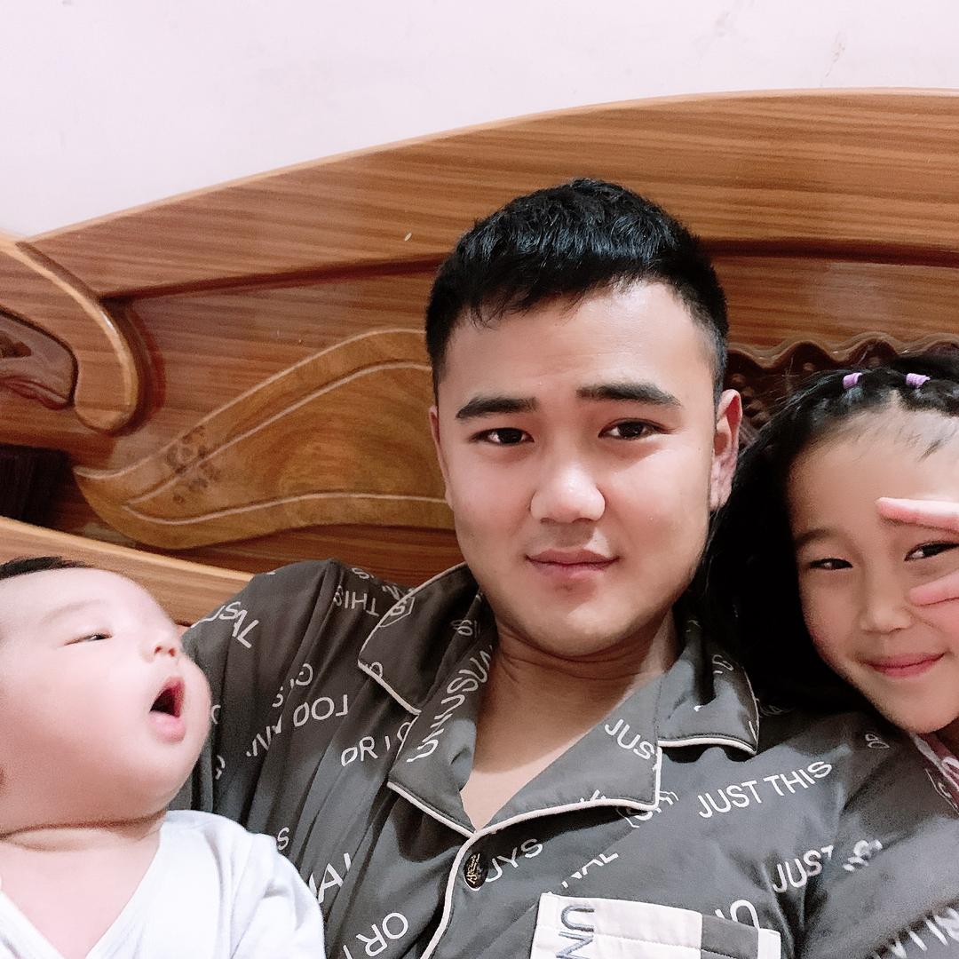 地摊上的小宝贝