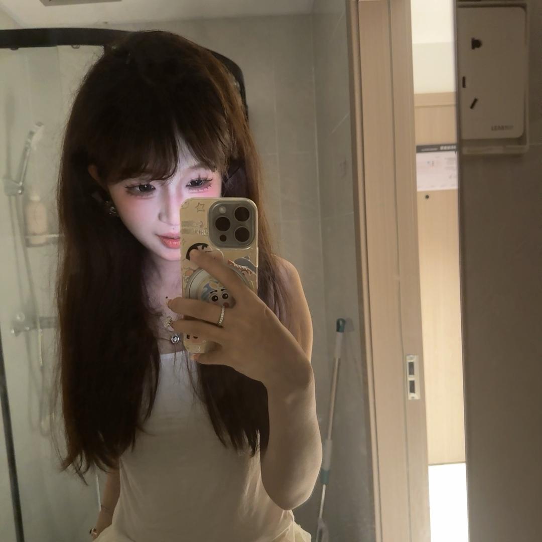 程艾影.