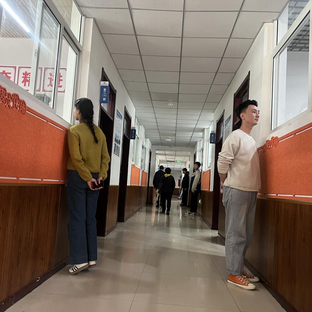 00后班主任牛马日记