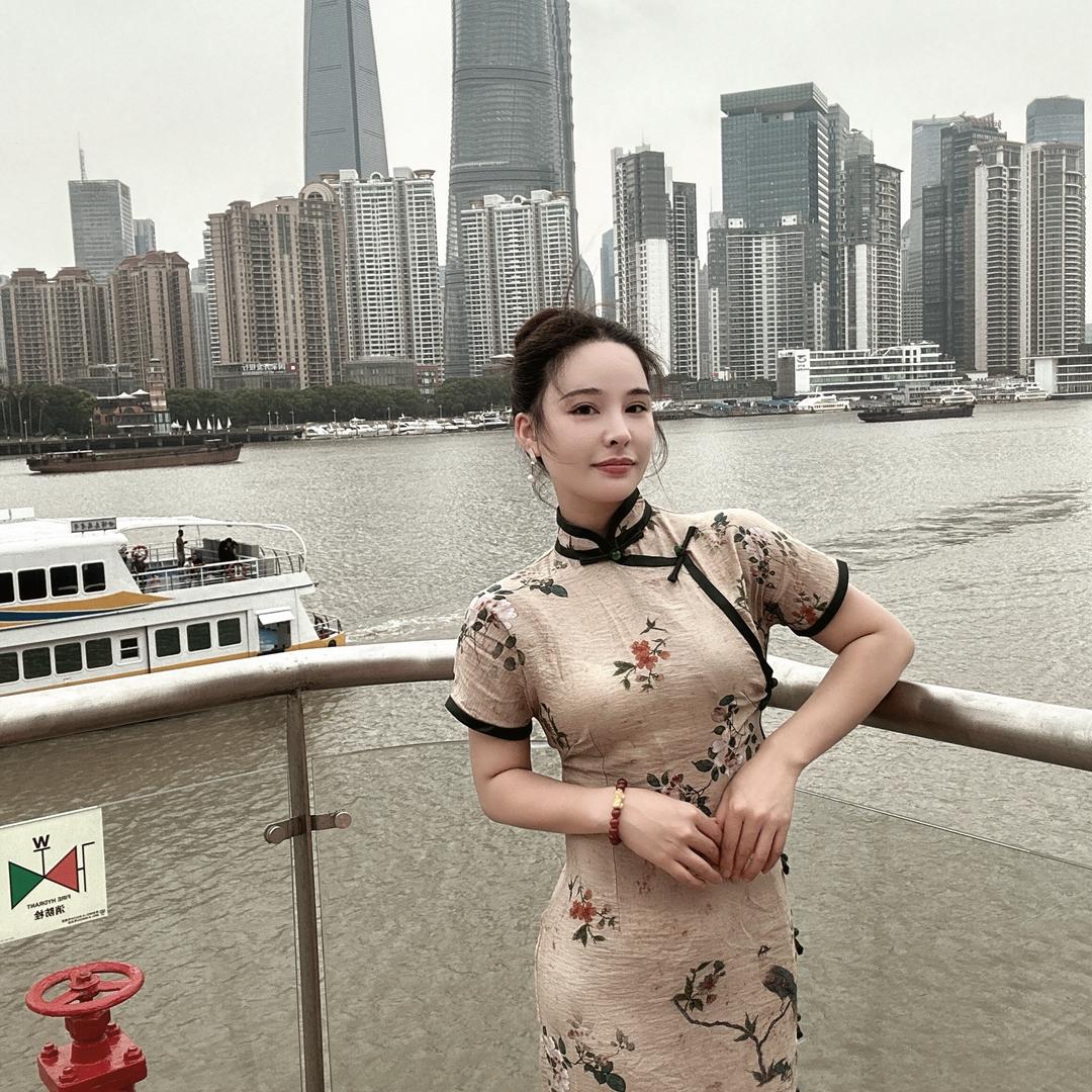 爱笑的英子