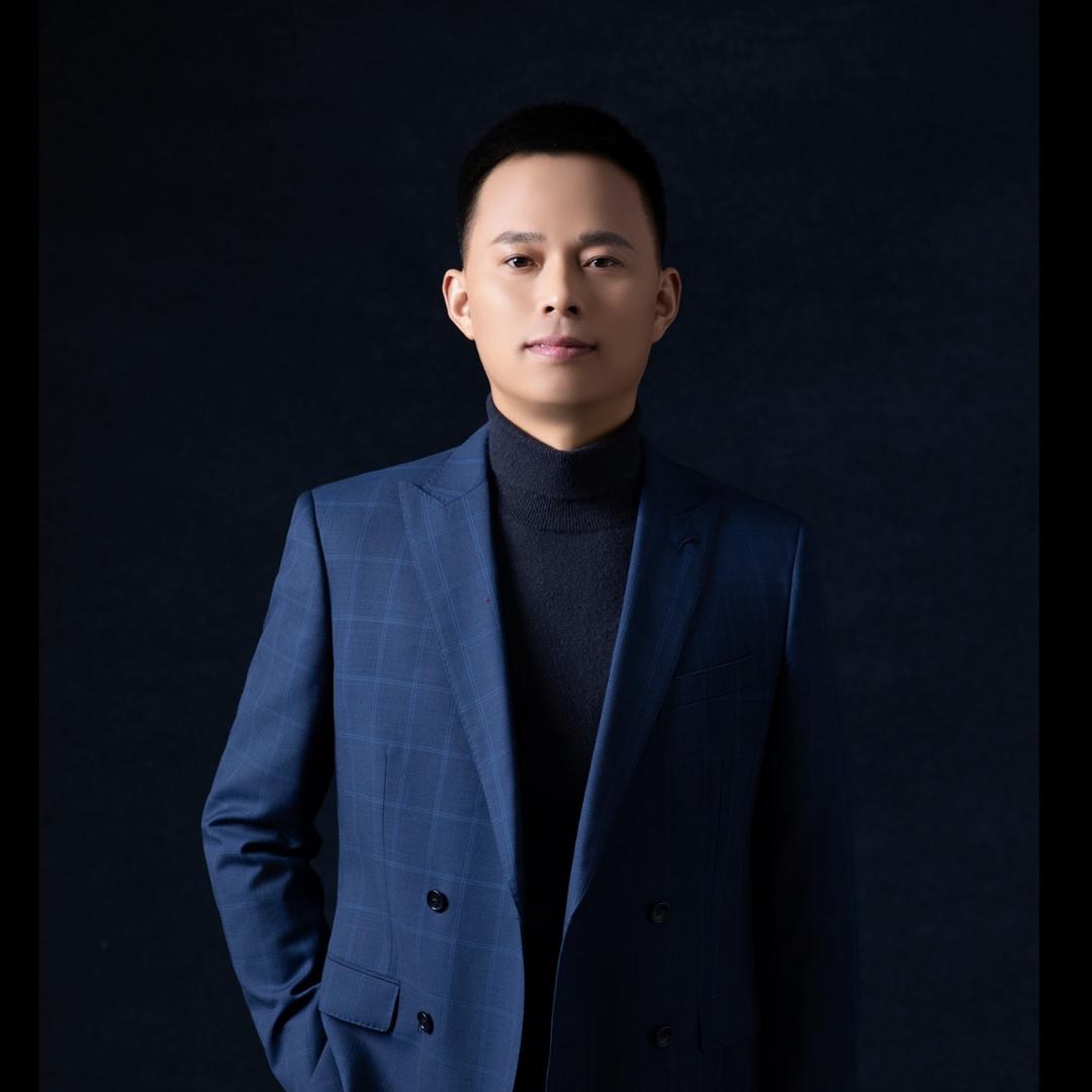 主持人王楠