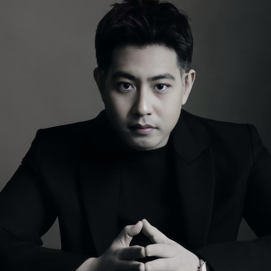 哈喽 •  王先生