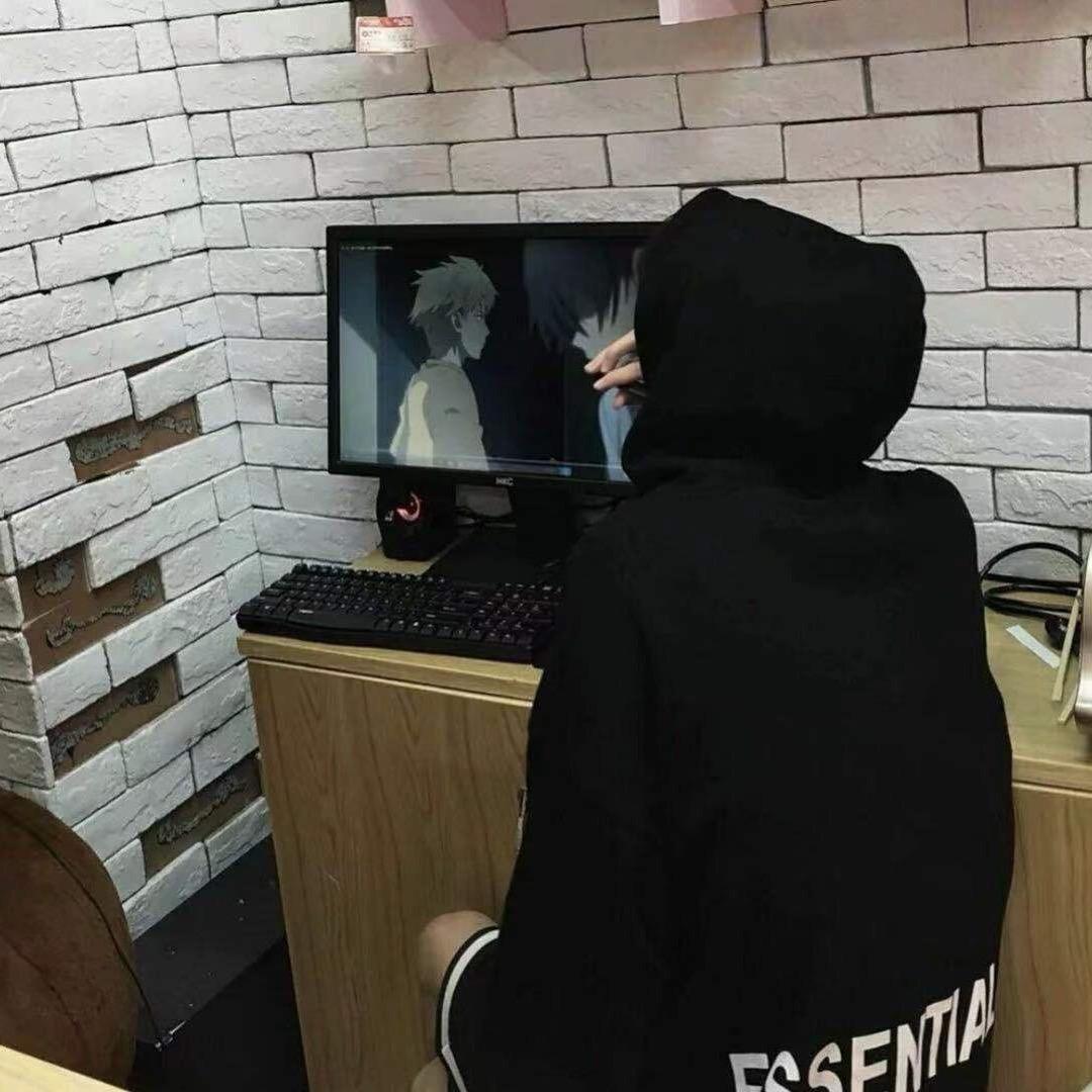 她和我说是晒黑的