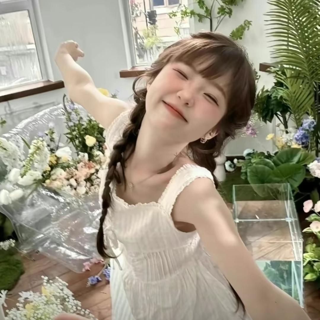 小 e