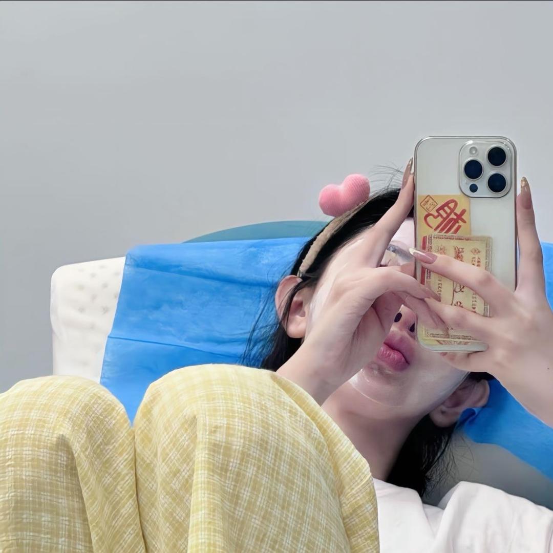 她