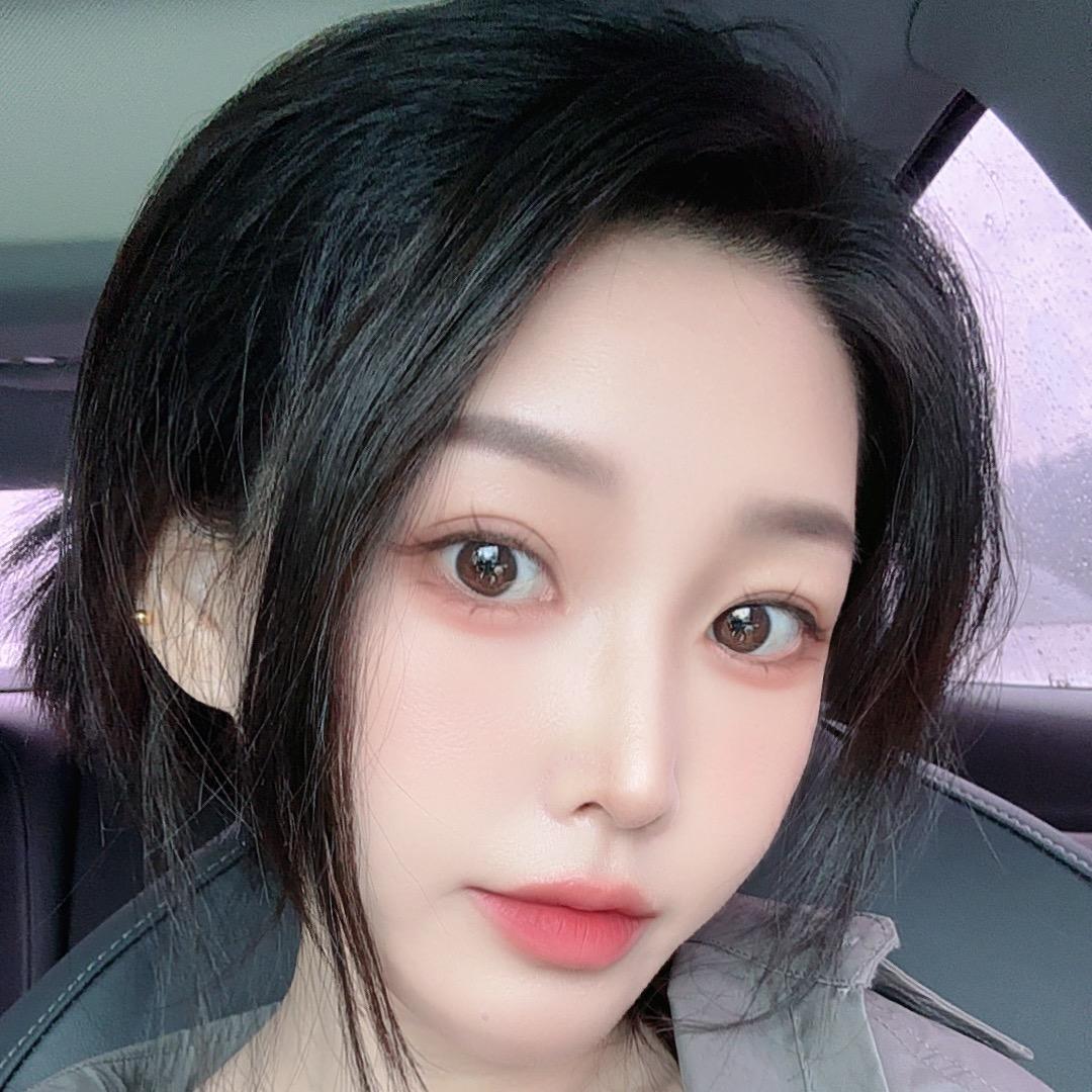 我叫王素芬.