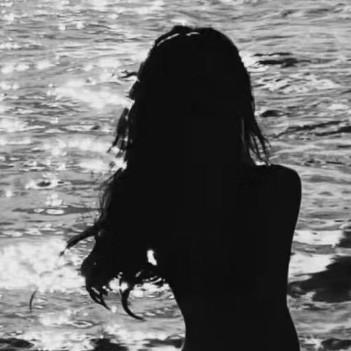 👩🏼‍❤️‍💋‍👩🏼佳人