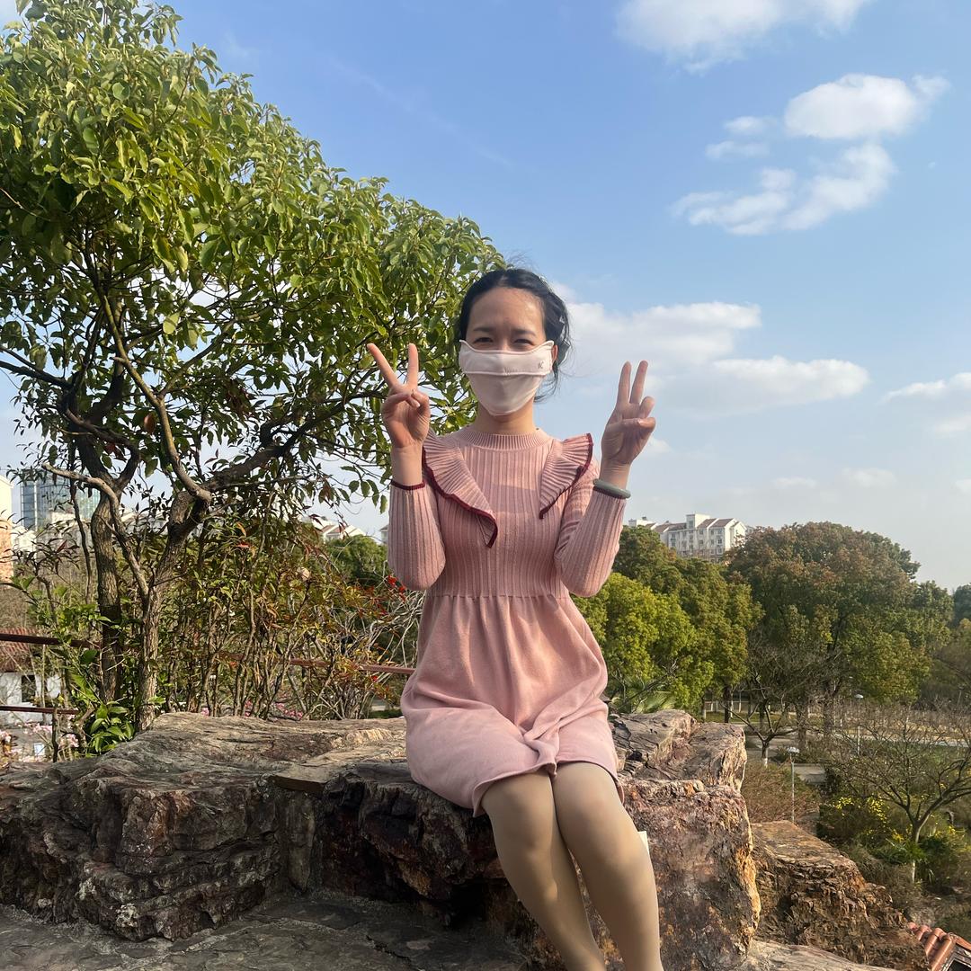 采蘑菇的梅梅是你的树洞