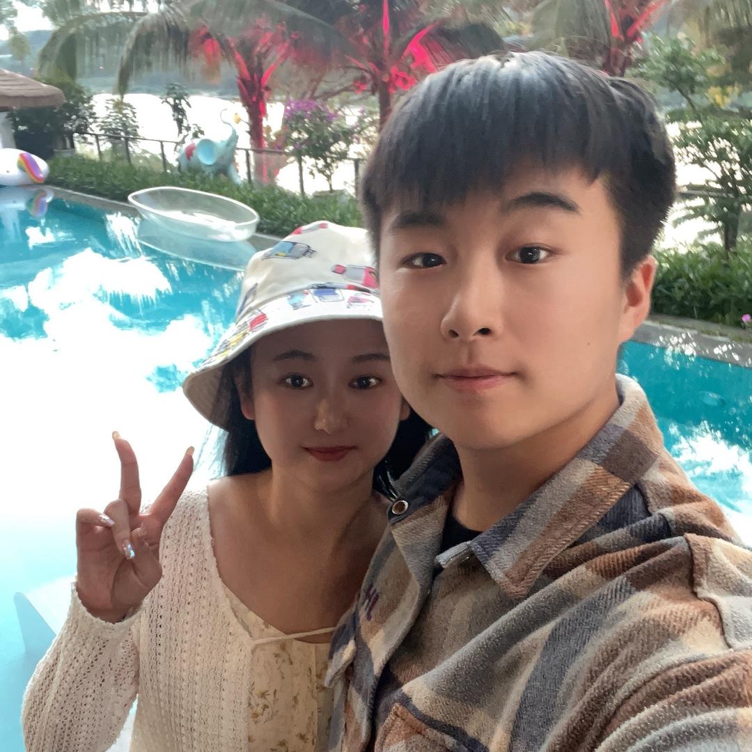 钰雷💑夫妇