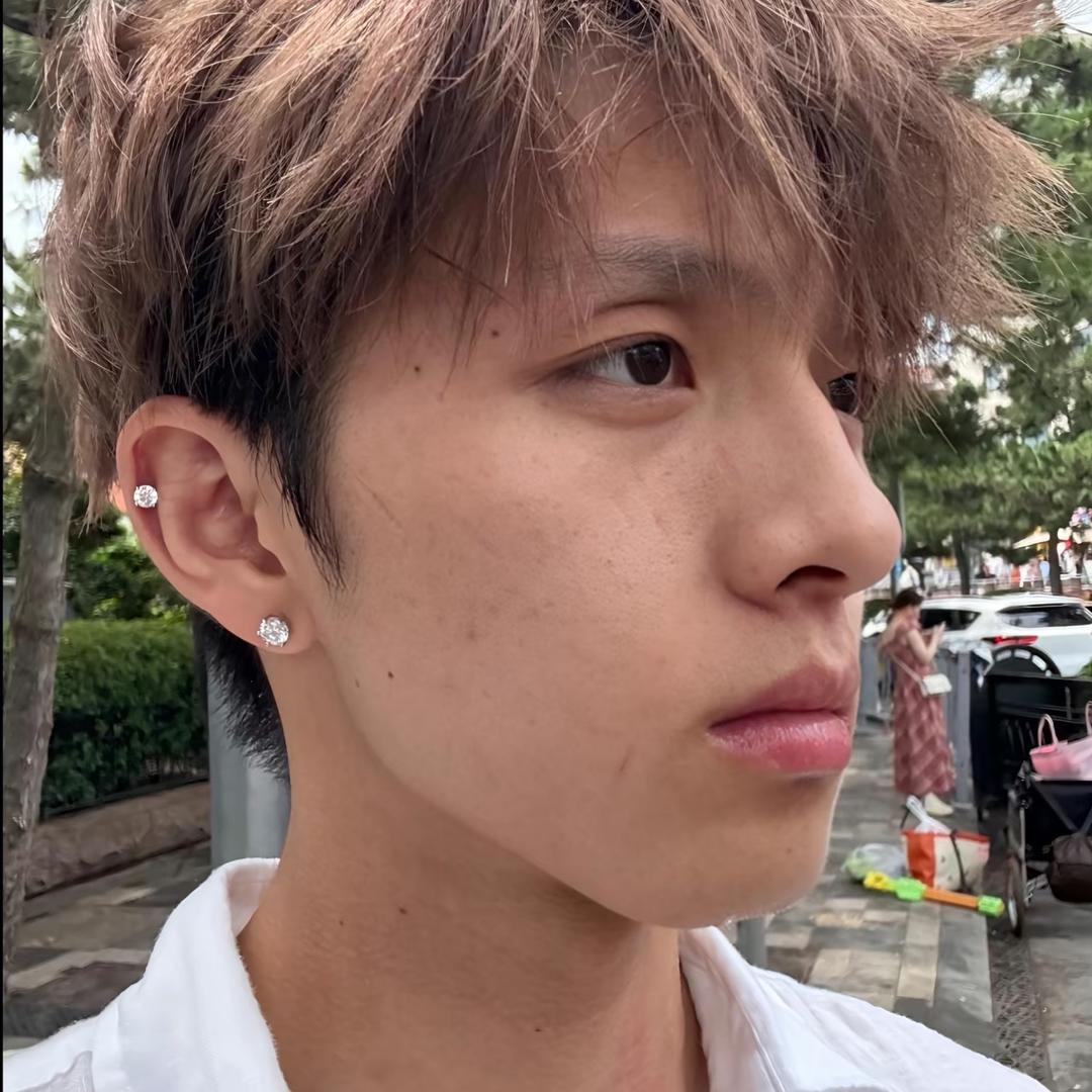 为美女两肋插刀却被美女当变态扇飞