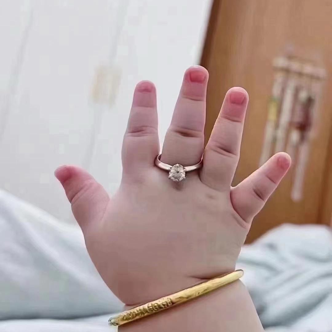 指恋美甲美睫。