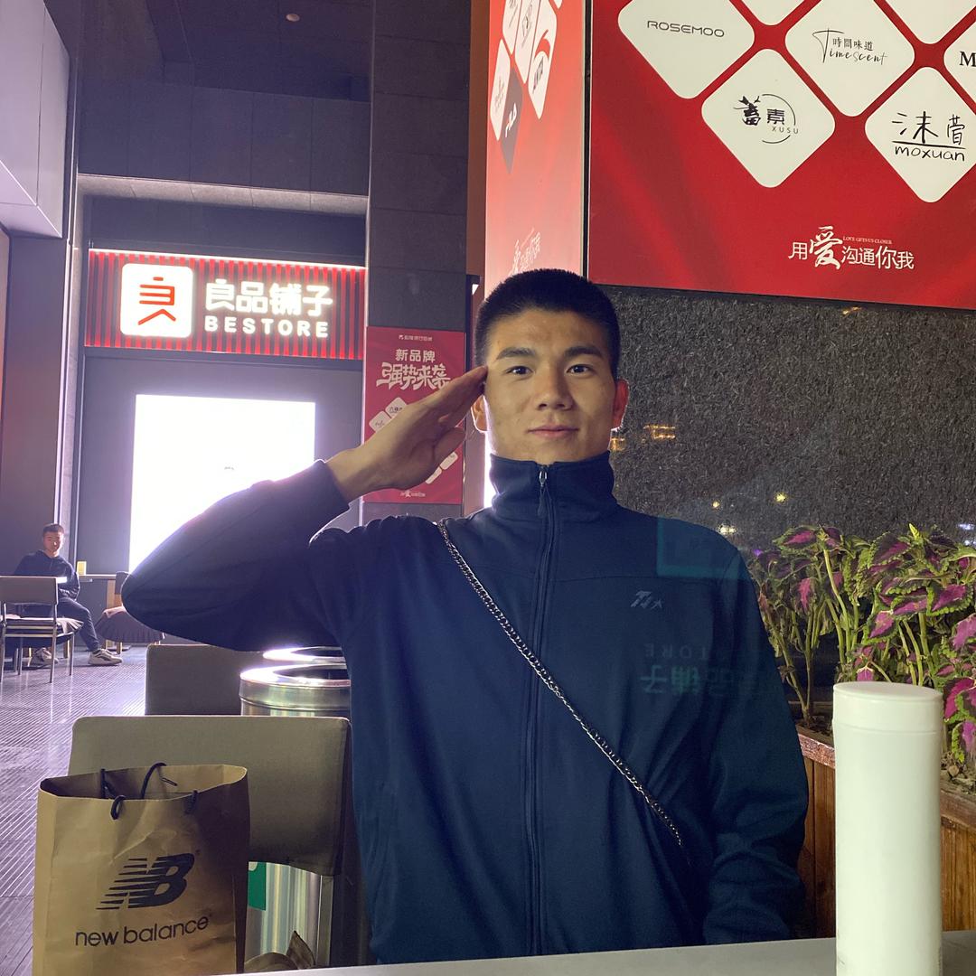 小王在示范区做精品电动车🛵