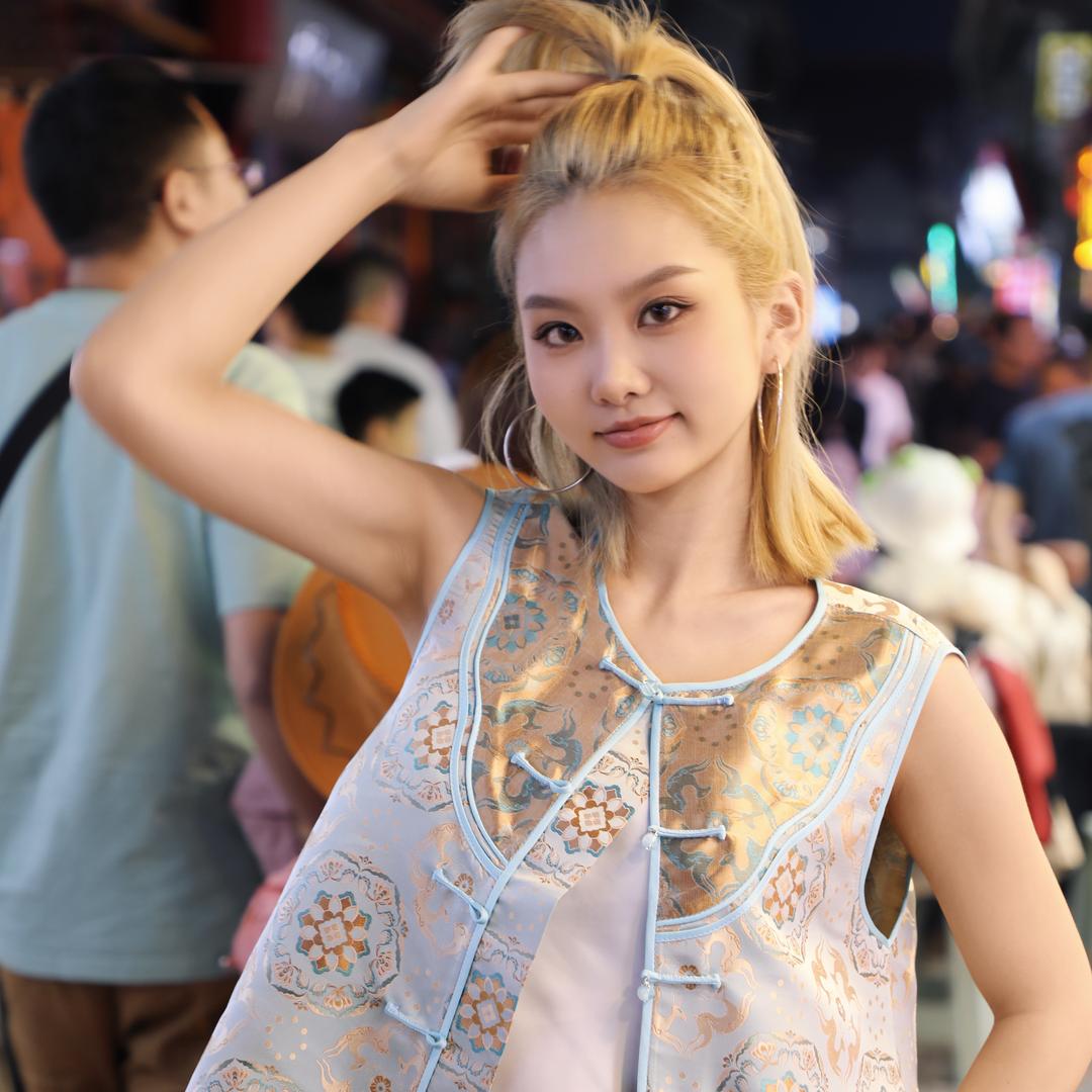 嘉人美至民族服饰