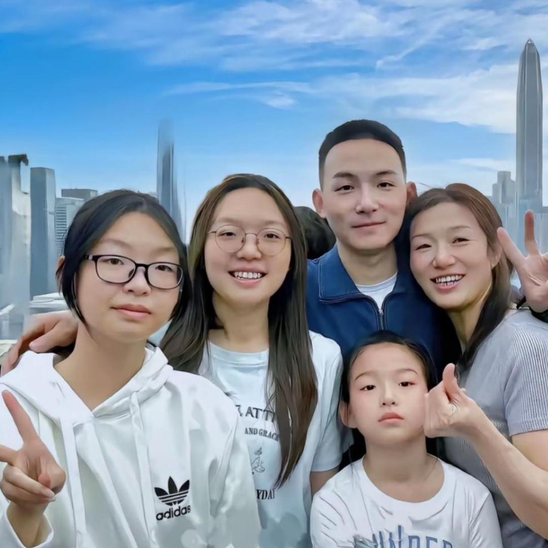 谢浩男妈妈许健华5号早上八点开业庆典助理