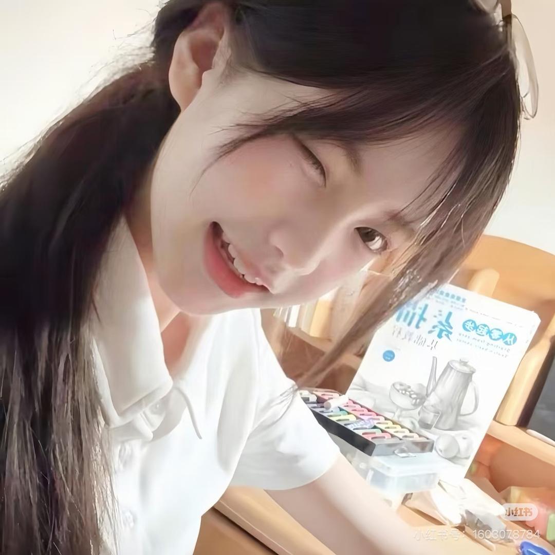 戴壳壳的小女孩