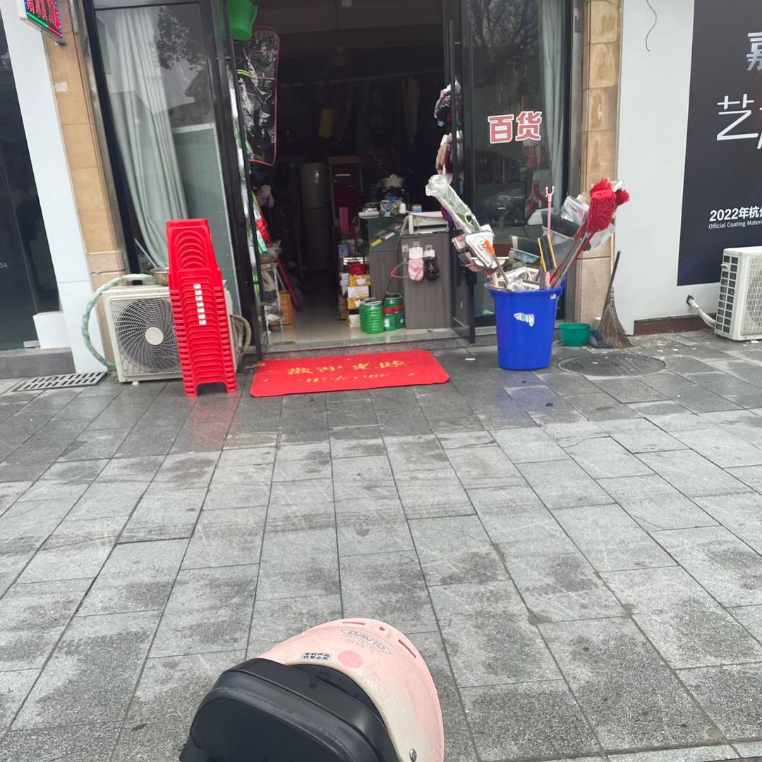 旌德县旌旺烟酒杂货店老板娘