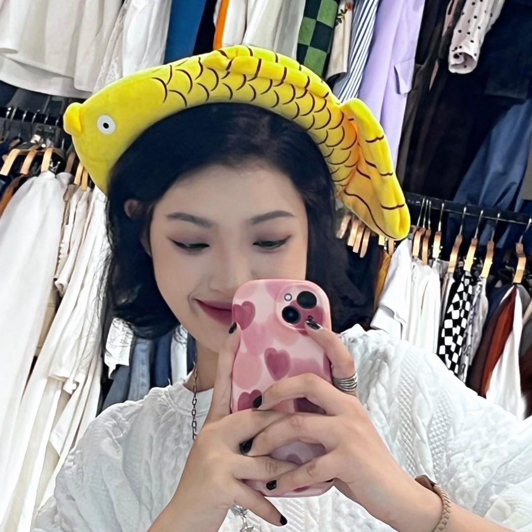 是草莓味儿的甜甜圈呀