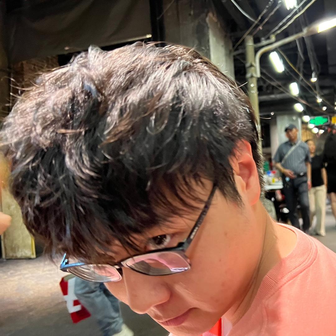 两只兔兔两只兔兔一个没有眼睛一个没有耳朵