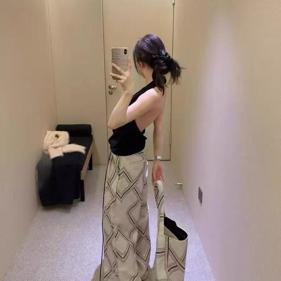胡掌柜女装一个爱说爱笑的逗比店主叫小薇