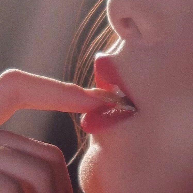燕燕有梨涡