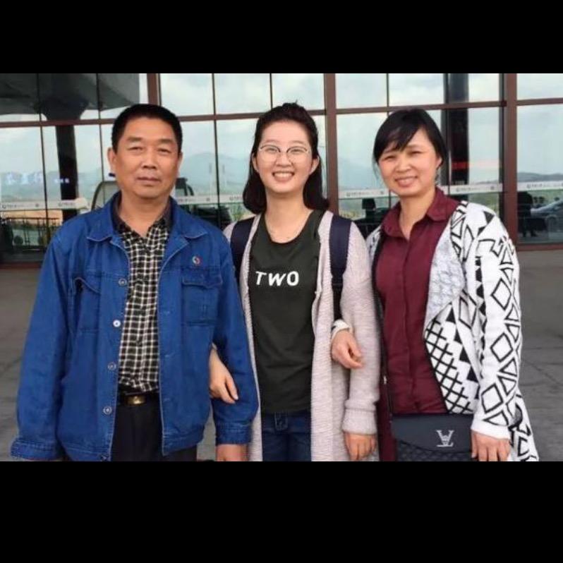 章莹颖父亲（章荣高）