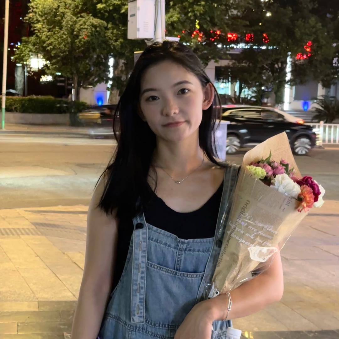 是英子吖-
