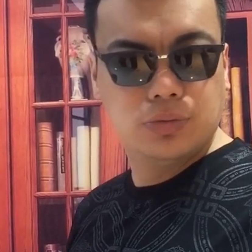 强哥爱看球