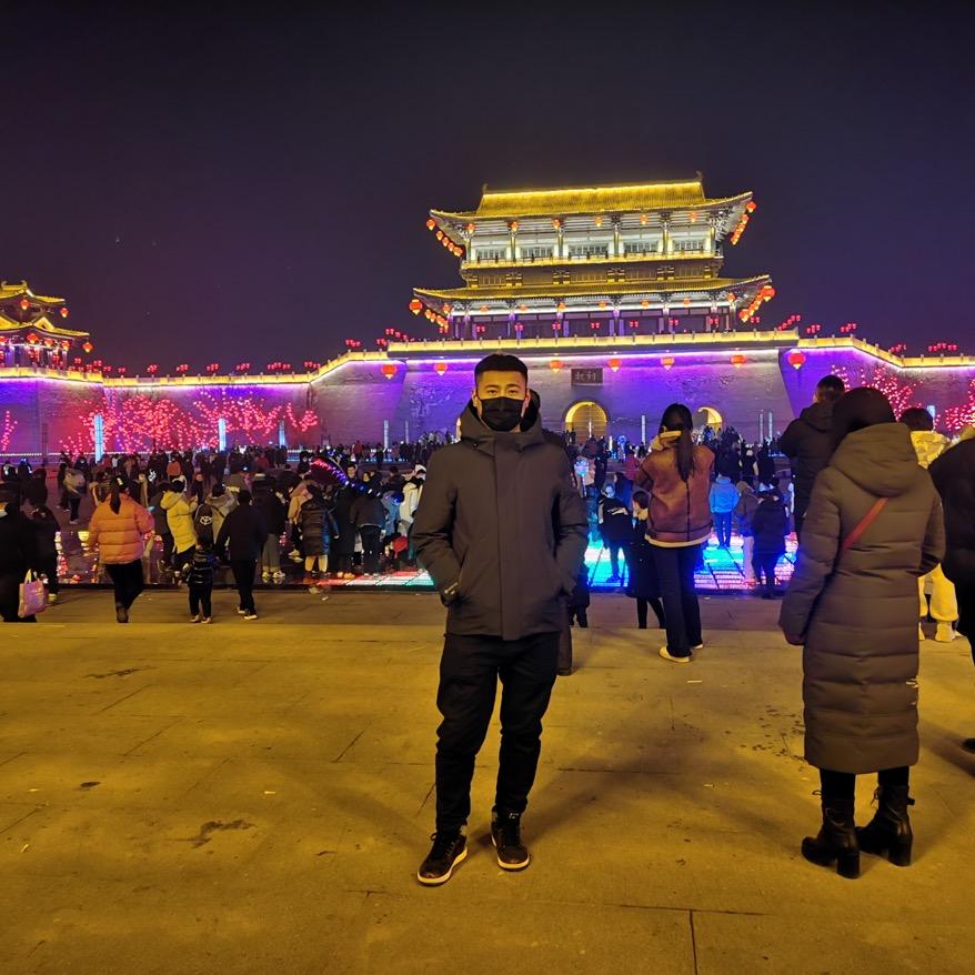 李龙