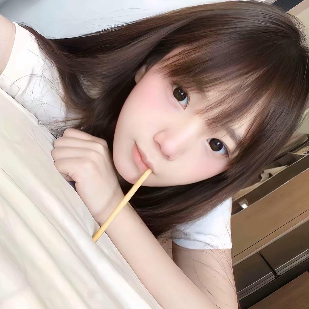 尢然.