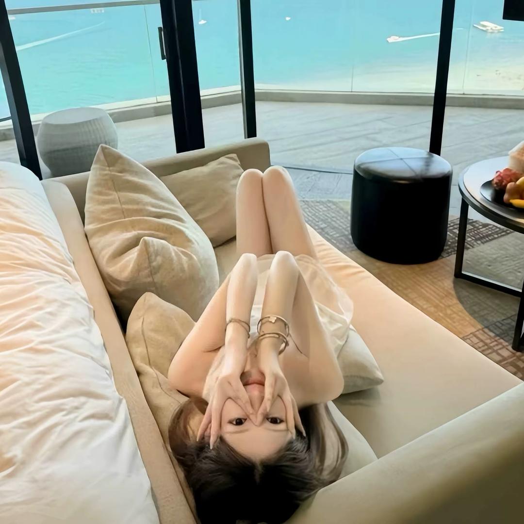 @𝓩𝓱𝓸𝓾雨萱.
