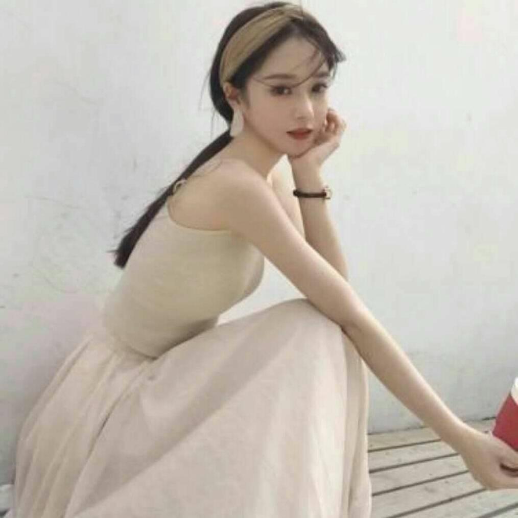 小萌逗手养鹦鹉