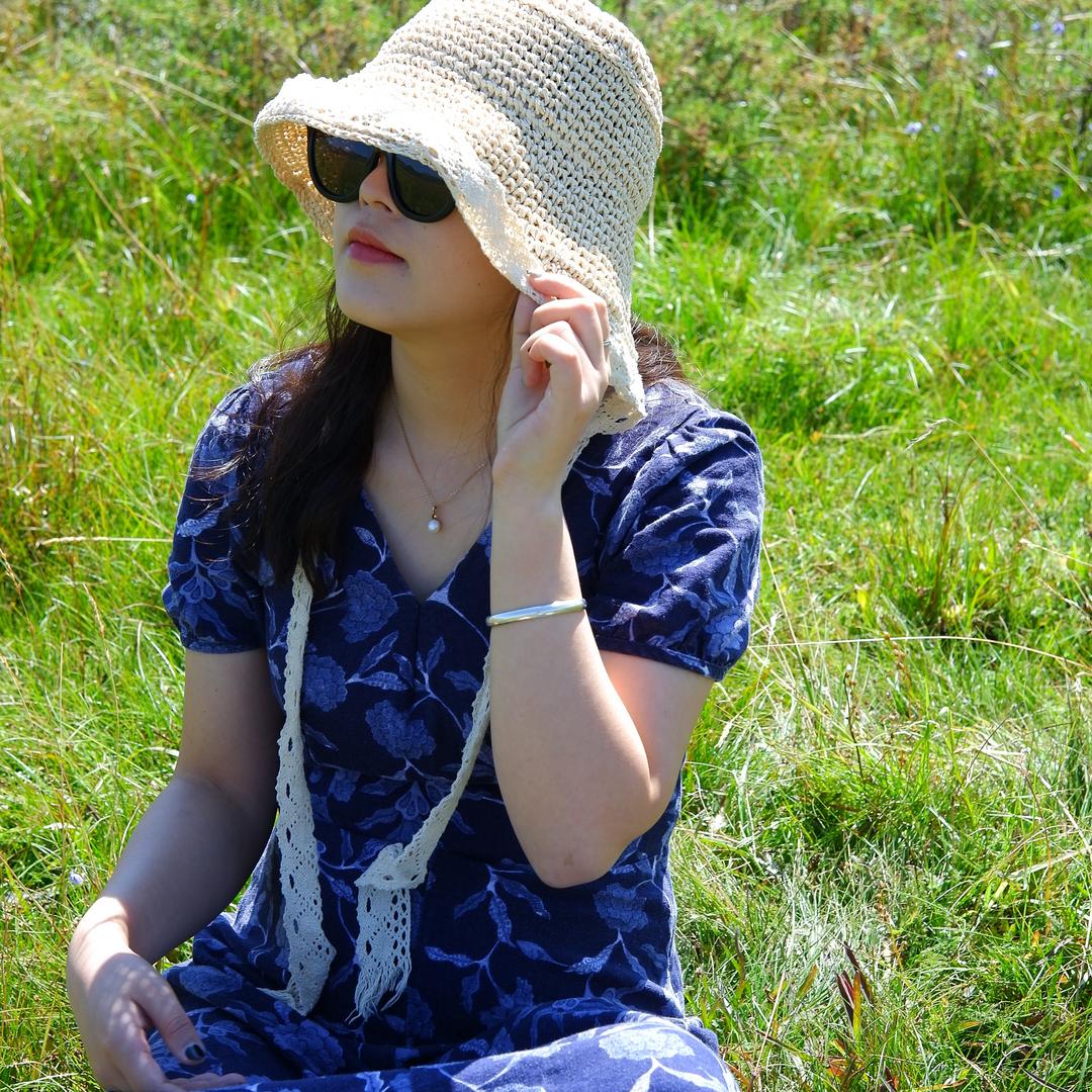 拿对讲机的小姐姐